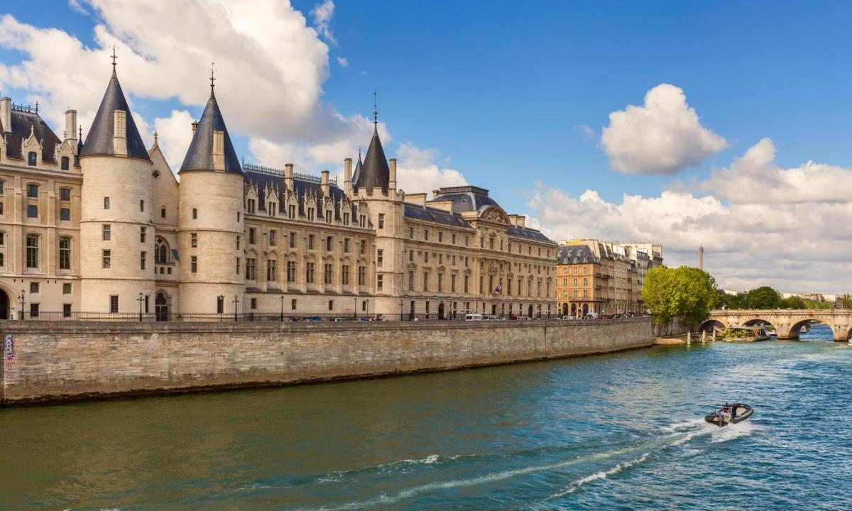 ENTRADA CONCIERGERIE