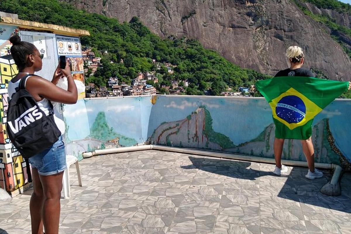 QUATRO HORAS PELA ROCINHA - A PÉ