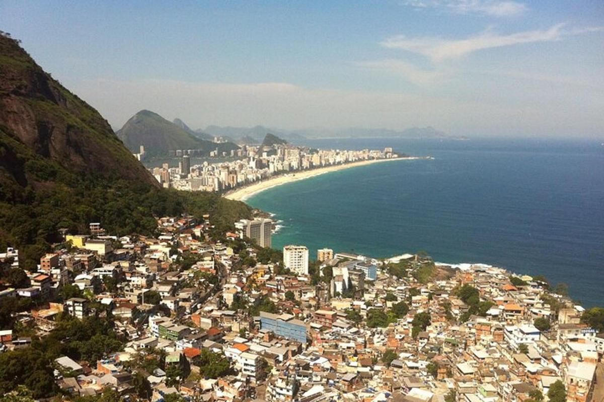 COMPREENDENDO A VIDA NA FAVELA - A PÉ