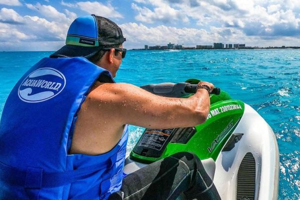 PASSEIO DE WAVERUNNER PELA LAGOA NICHUPTÉ