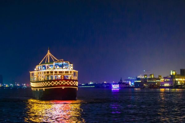 CRUZEIRO COM JANTAR EM DHOW EM DUBAI CREEK