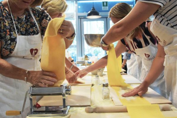 EXPERIÊNCIA CULINÁRIA COM MASSA, RAVIÓLIS E TIRAMISÙ