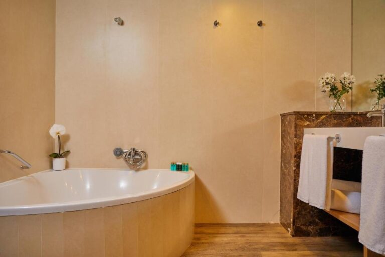 EL AVENIDA PALACE HOTEL