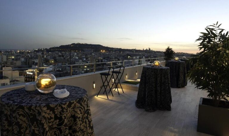 EL AVENIDA PALACE HOTEL