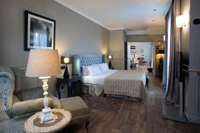 EL AVENIDA PALACE HOTEL