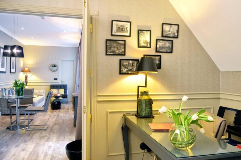 EL AVENIDA PALACE HOTEL