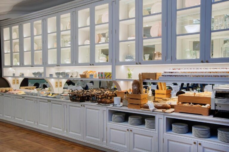 EL AVENIDA PALACE HOTEL