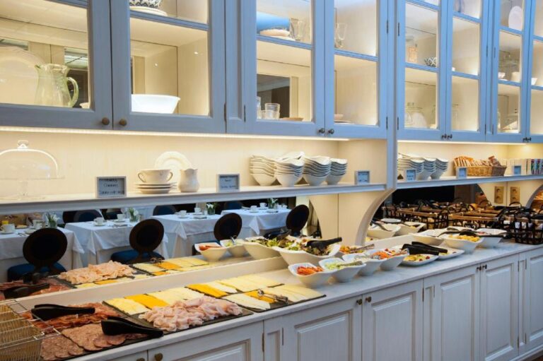 EL AVENIDA PALACE HOTEL