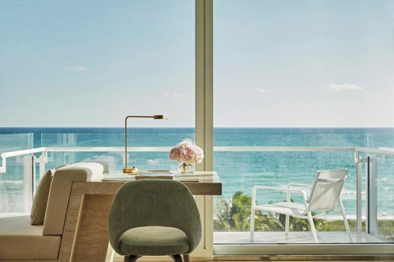 Four Seasons Hotel at The Surf Club